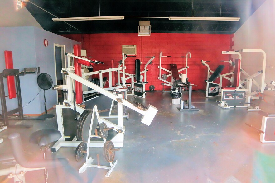 More Photos Of 395 S Ocoee St, Cleveland Showroom For Sale