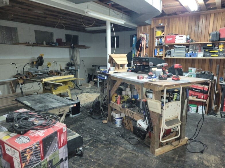 More Photos Of 755 E Hamilton Ave, Franklin Office For Sale