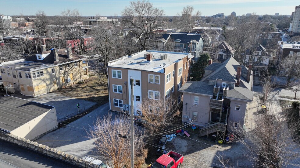More Photos Of 206-208 W 34th St, Kansas City Apartments For Sale