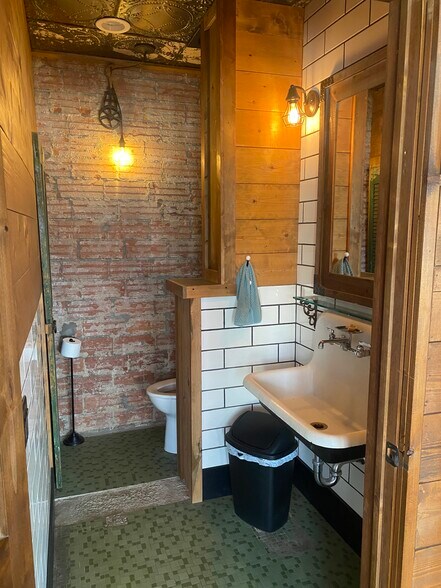 More Photos Of 301 N Washington Ave, Wellington General Retail For Sale