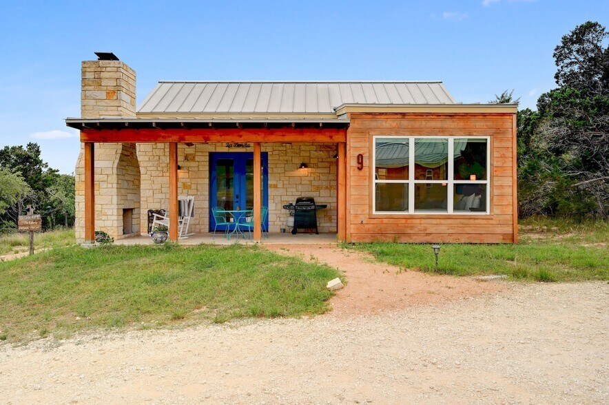 More Photos Of 7400 McGregor Ln, Dripping Springs Hotel For Sale