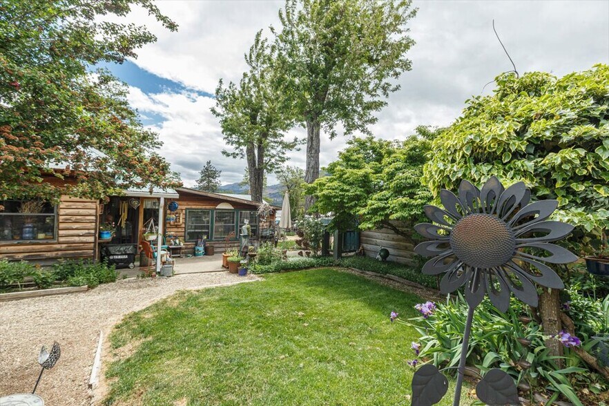 More Photos Of 15771 Main St, Crescent Mills Freestanding For Sale