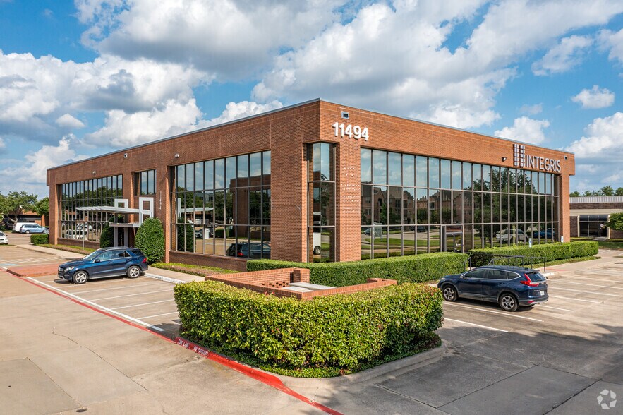 More Photos Of 11496 Luna Rd, Farmers Branch Flex For Lease