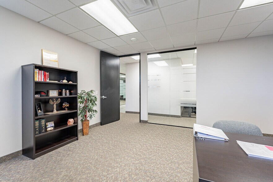 More Photos Of 7310 N 16th St, Phoenix Office For Lease