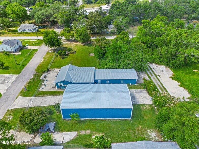 More Photos Of 2713 & 2717 15th Ave, Gulfport Light Distribution For Sale