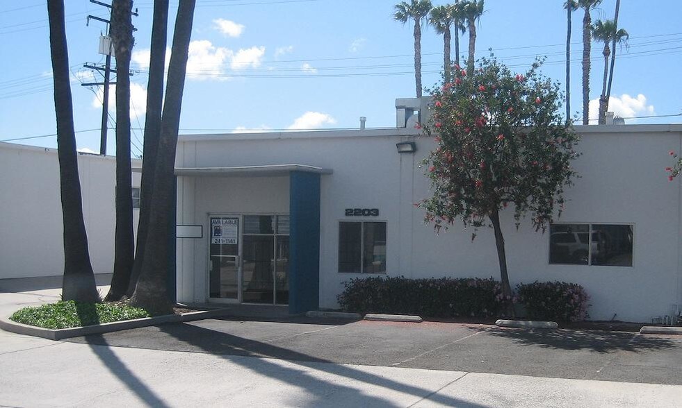 More Photos Of 2203-2215 S Grand Ave, Santa Ana Light Distribution For Lease