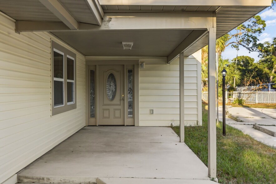 More Photos Of 2726 6th Ave W, Bradenton Serviced Offices For Sale