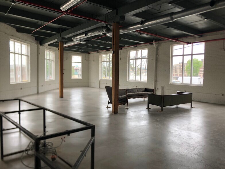 More Photos Of 3251 Fox St, Philadelphia Warehouse For Lease