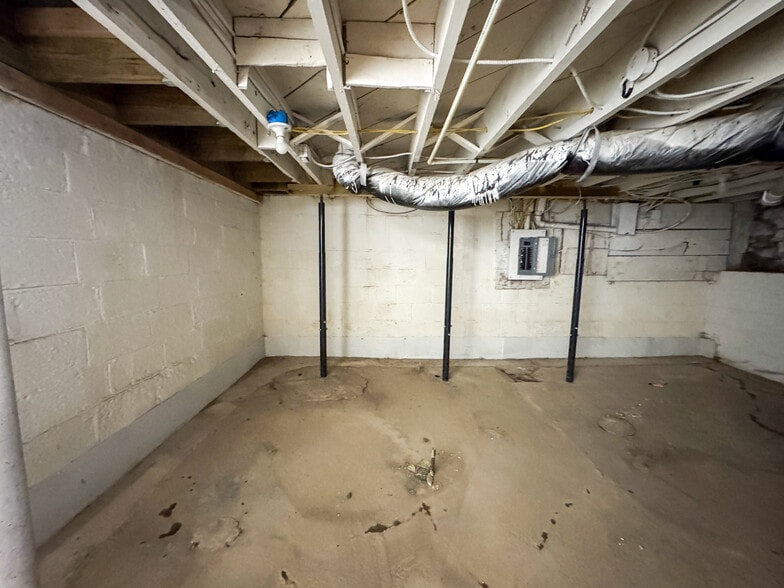 More Photos Of 1220-1222 Parsons Ave, Columbus Storefront Retail Residential For Sale