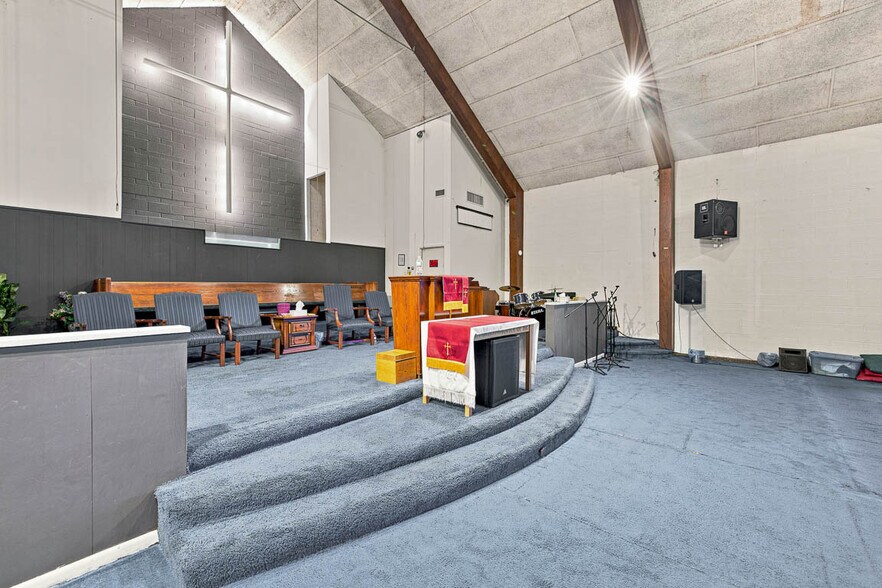 More Photos Of 2625 Reynolds St, Brunswick Flex For Sale