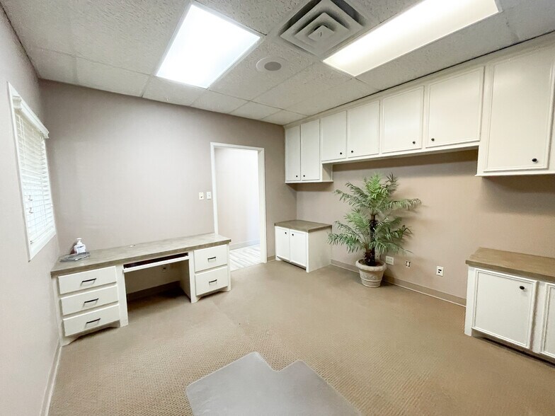 More Photos Of 4101-4103 84th St, Lubbock Office For Lease