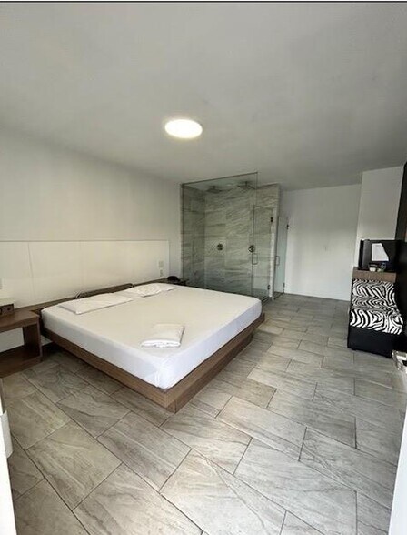 More Photos Of 3842 S Orange Blossom Trl, Orlando Hotel For Sale