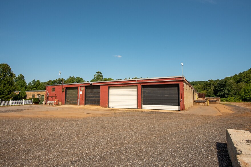 More Photos Of 1 Reisner Way, Clinton Manufacturing For Lease