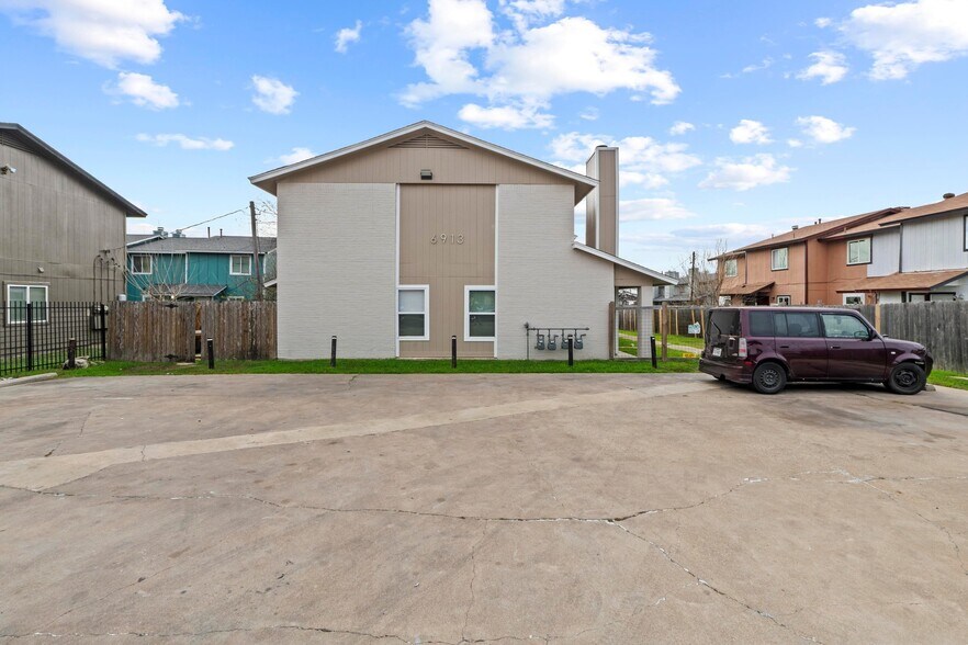 More Photos Of 6913 Wentworth Dr, Austin Multifamily For Sale