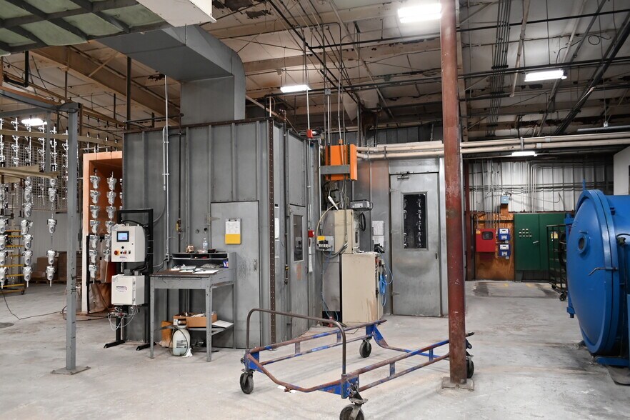 More Photos Of 1000 N Morton St, Portland Distribution For Sale