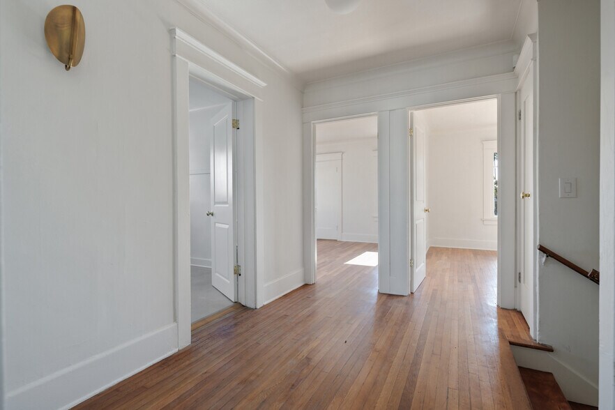 More Photos Of 4572 W Washington Blvd, Los Angeles Office For Sale