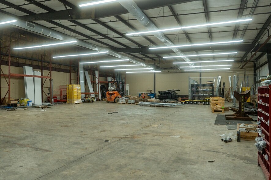 More Photos Of 207 Park Ct, Ridgeland Warehouse For Lease