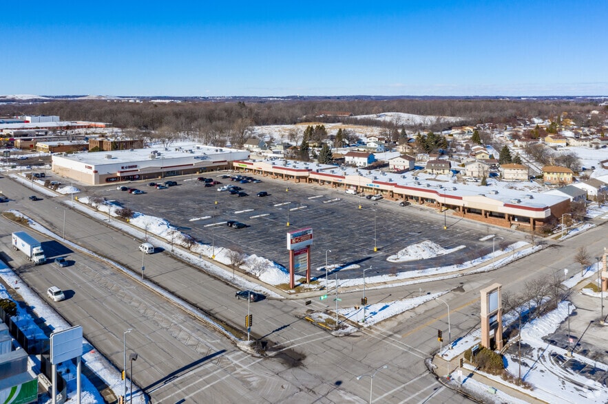 More Photos Of 8600-8604 W Brown Deer Rd, Milwaukee General Retail For Sale