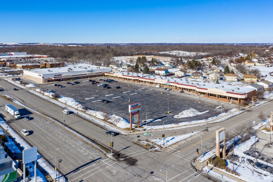More Photos Of 8600-8604 W Brown Deer Rd, Milwaukee General Retail For Sale