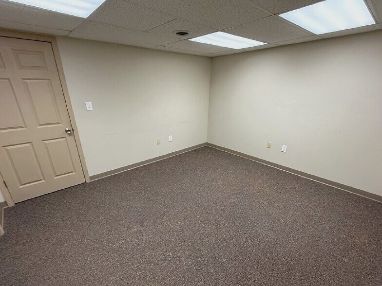 More Photos Of 2362 S Pine St, Spartanburg Service For Lease