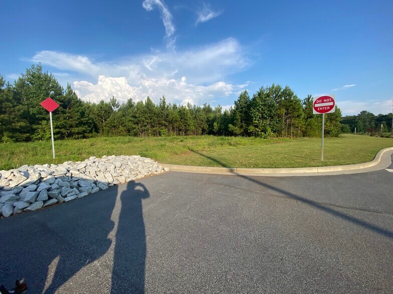 More Photos Of Charles Hardy Pkwy, Dallas Land For Sale