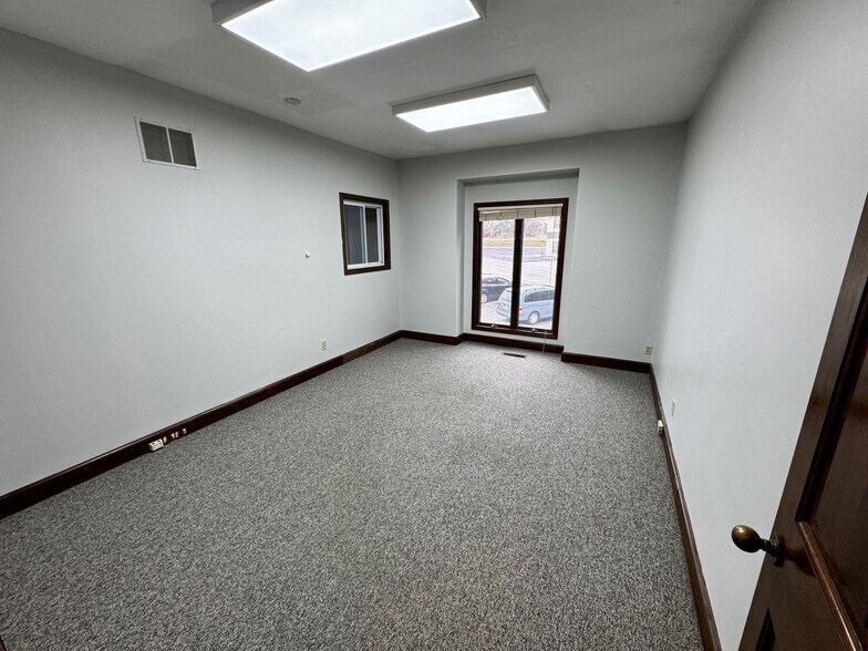More Photos Of 6800 W 107th St, Overland Park Office For Sale