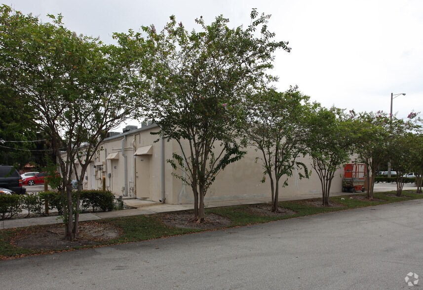 More Photos Of 401-417 N State Road 7, Margate Unknown For Lease