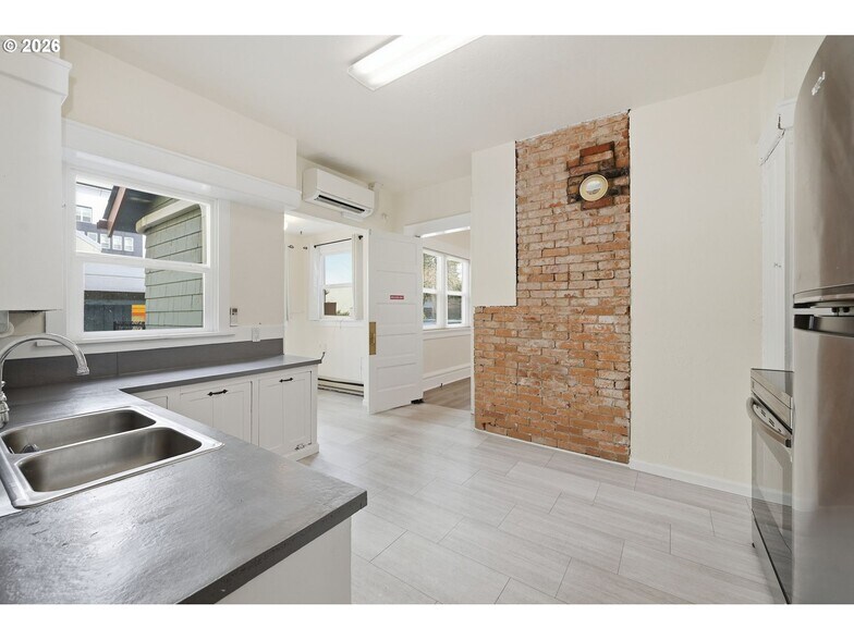 More Photos Of 245 W 13th Ave, Eugene Office For Sale