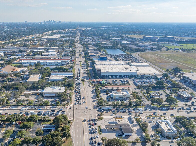 More Photos Of 6001 Powerline Rd, Fort Lauderdale Showroom For Lease