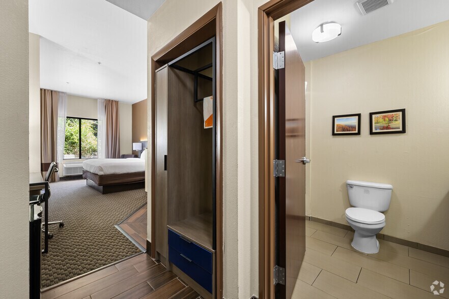 More Photos Of 215 Commerce Blvd, Midway Hotel For Sale