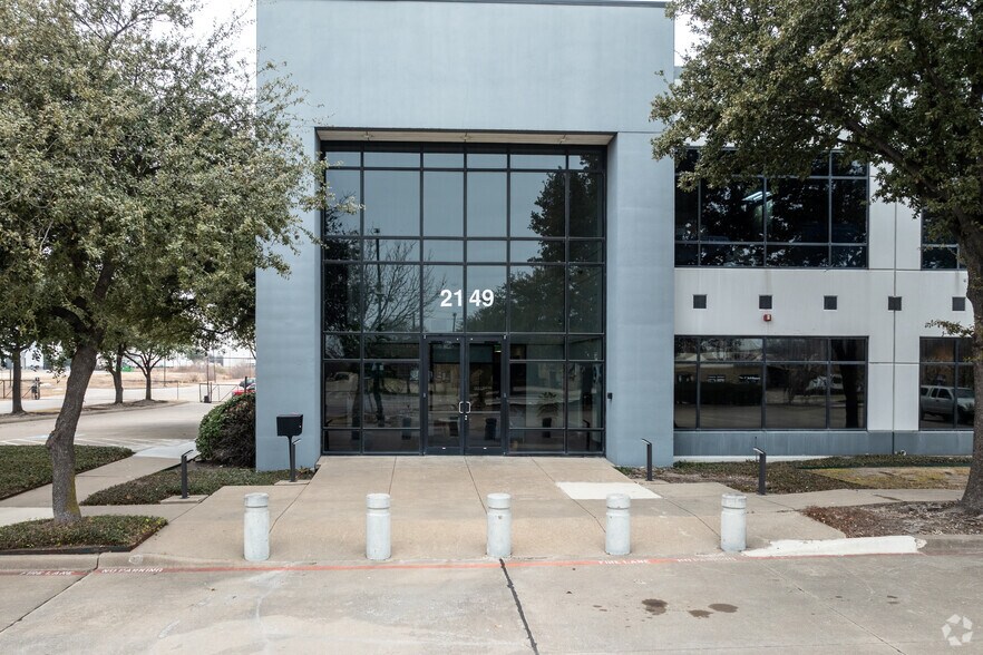 More Photos Of 2333 S Jupiter Rd, Garland Distribution For Lease