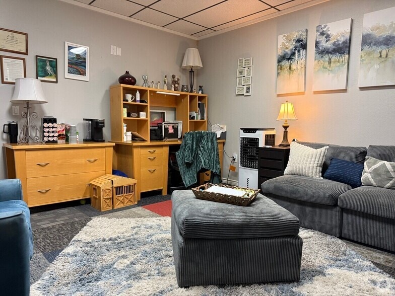 More Photos Of 116 S US Highway 281, Marble Falls Office For Lease