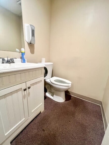 More Photos Of 210 W 9th St, Coffeyville Office For Sale