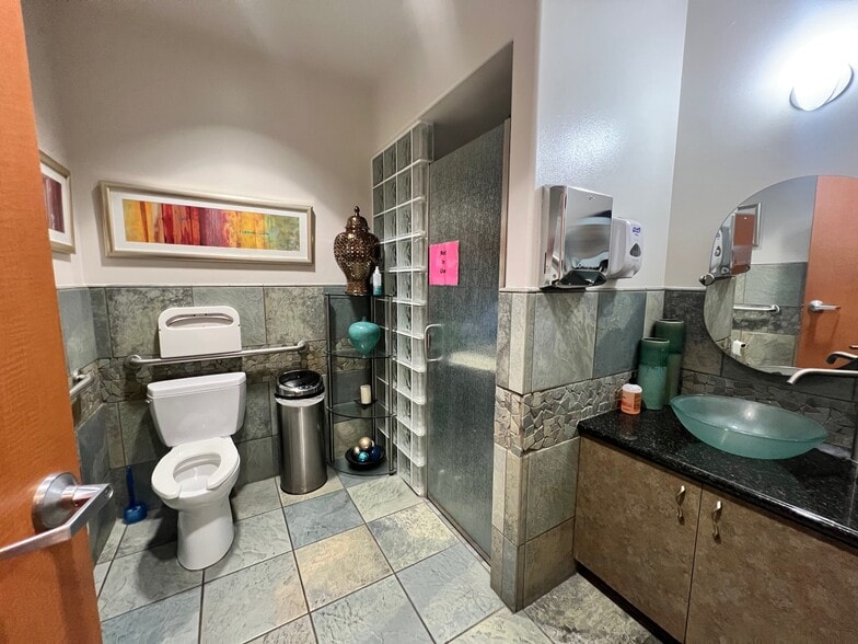 More Photos Of 9179 W Thunderbird Rd, Peoria Medical For Sale