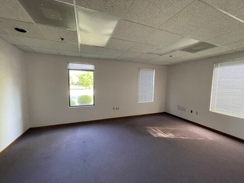 More Photos Of 3601 Parkway Blvd, Leesburg Distribution For Lease