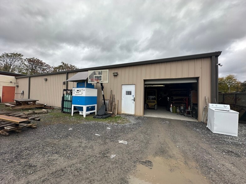 More Photos Of 1035-1037 Montgomery St S, Syracuse Light Manufacturing For Sale
