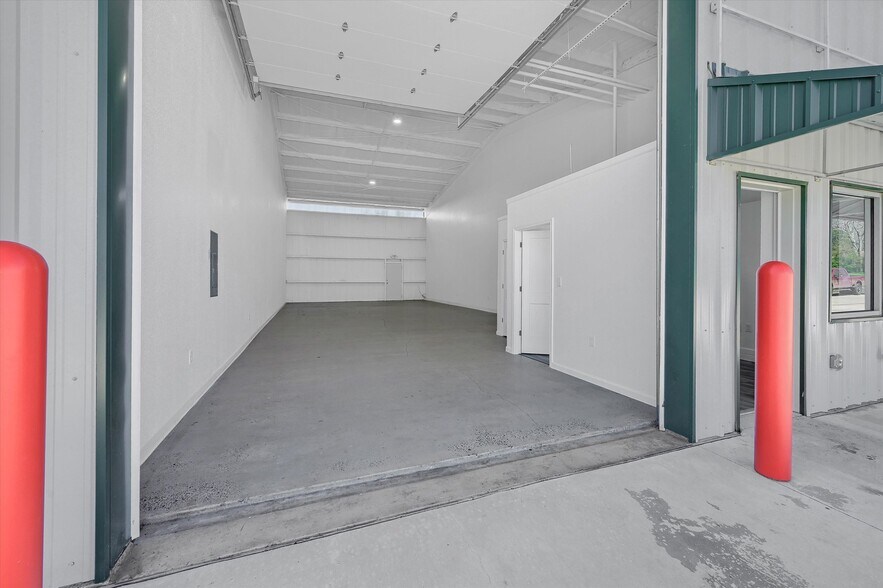 More Photos Of 2410 N Frisco Rd, Sherman Flex For Sale