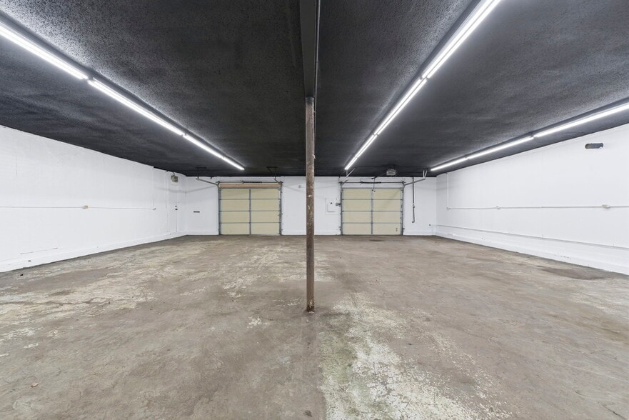 More Photos Of 1424 E Florida St, Springfield Light Manufacturing For Sale