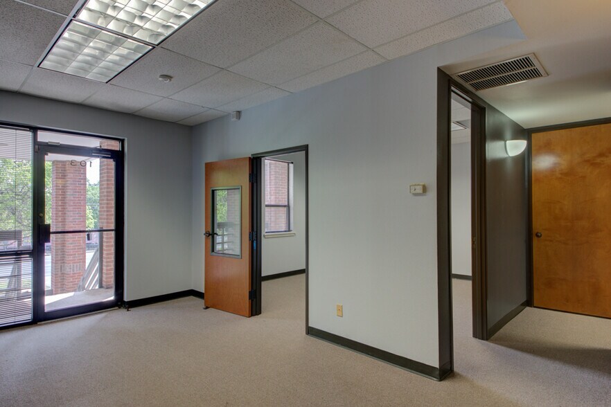 More Photos Of 11824 Jollyville Rd, Austin Medical For Lease