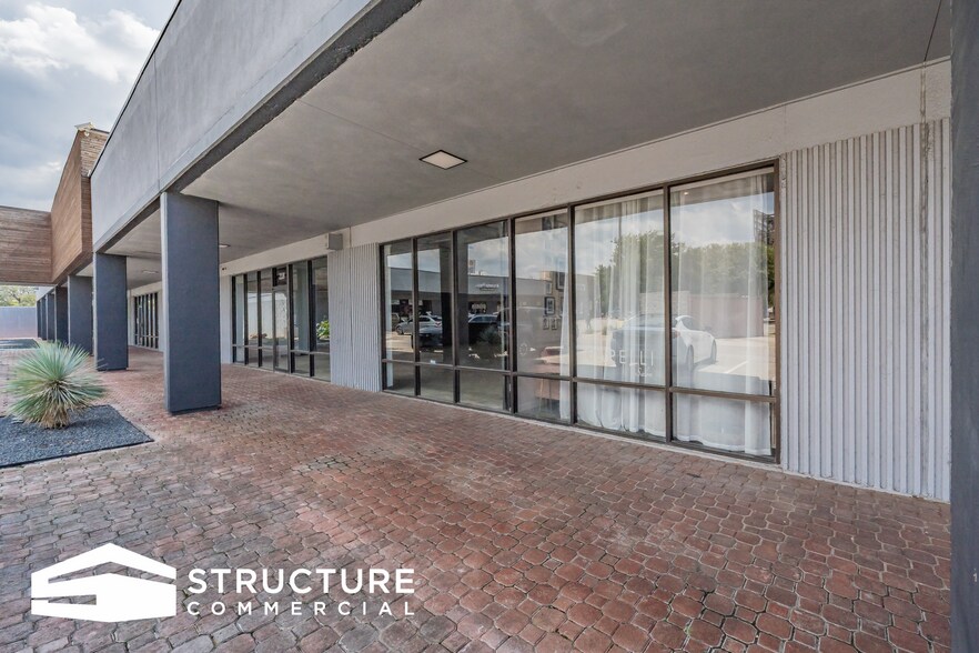 More Photos Of 2629 N Stemmons Fwy, Dallas Unknown For Lease