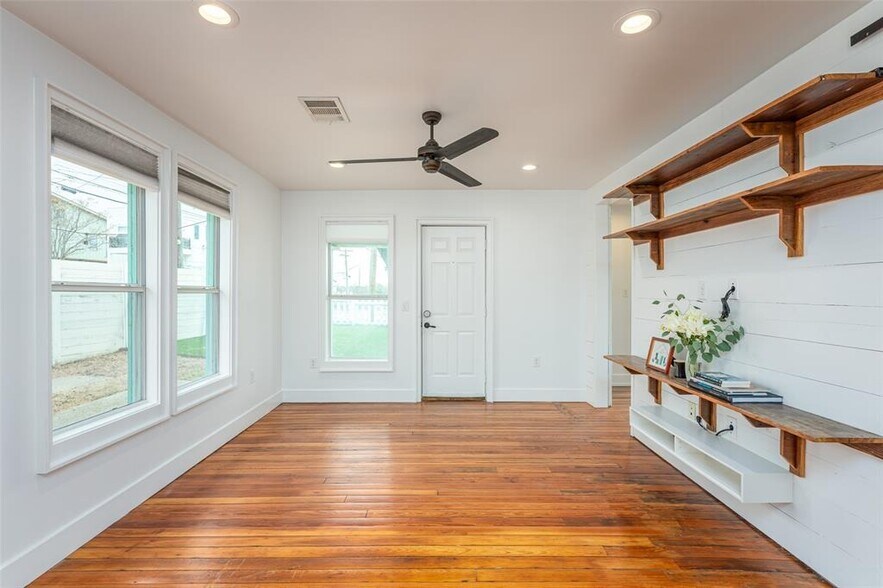 More Photos Of 1148 Northwestern Ave, Austin Specialty For Sale