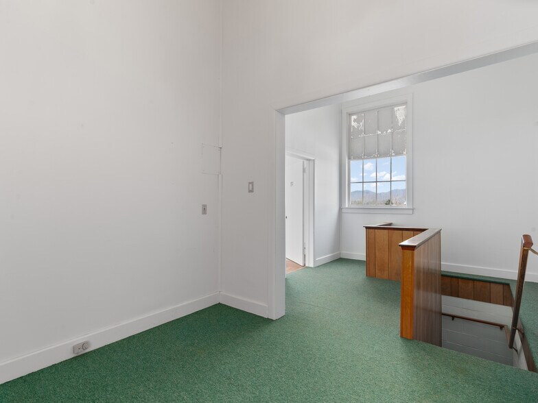 More Photos Of 62 Birdsong Trail, Waynesville Specialty For Lease