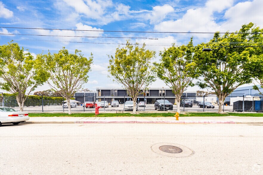 More Photos Of 12633-12641 Beatrice St, Los Angeles Light Manufacturing For Lease