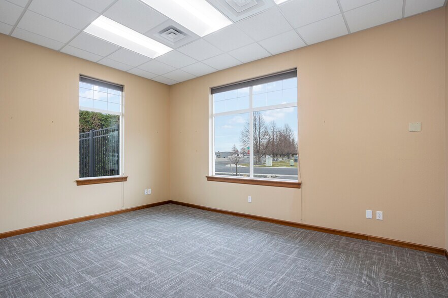 More Photos Of 501 N Quay St, Kennewick Warehouse For Lease