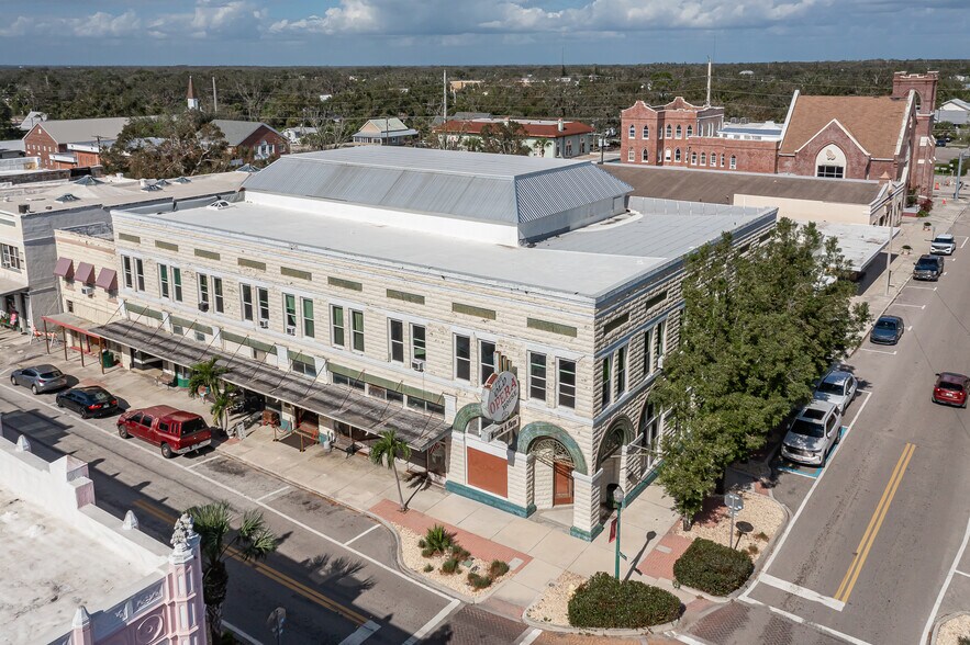More Photos Of 106 W Oak St, Arcadia Storefront For Sale