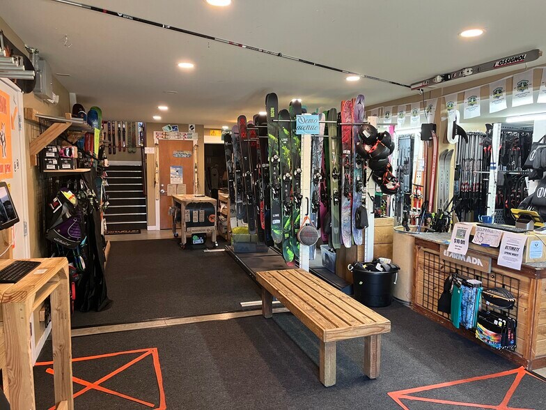 More Photos Of 38454 Pioneer Blvd, Sandy General Retail For Sale