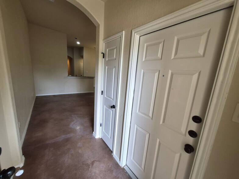More Photos Of 698 Saengerhalle Rd, New Braunfels Apartments For Sale