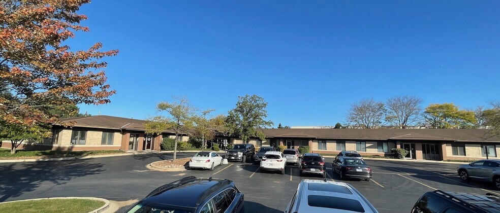 More Photos Of 390 Congress Pky, Crystal Lake Unknown For Lease