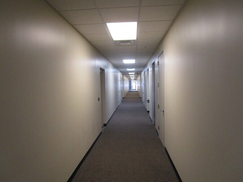 More Photos Of 7127-7133 Riverside Pky, Tulsa Office For Sale