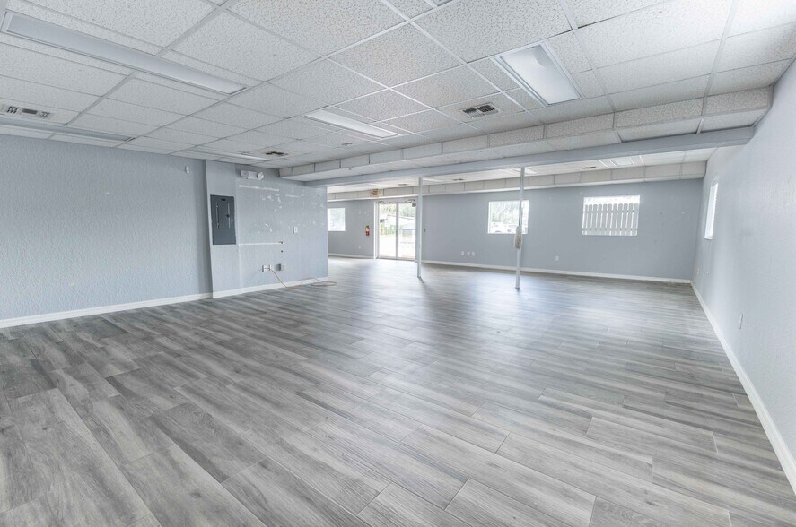 More Photos Of 700 N Main St, Wildwood Freestanding For Sale